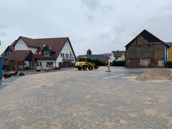 Pflasterarbeiten am Rathausparkplatz abgeschlossen – Parkplatz wieder geöffnet